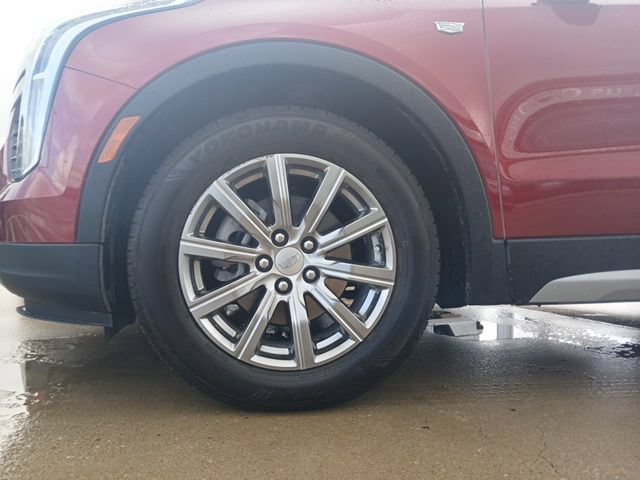 Used 2021 Cadillac XT4 Premium Luxury w/ Cold Weather Package FWD image 5