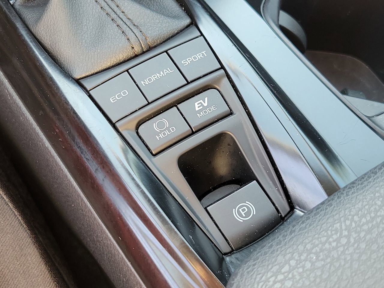 Used 2025 Toyota Camry LE image 29
