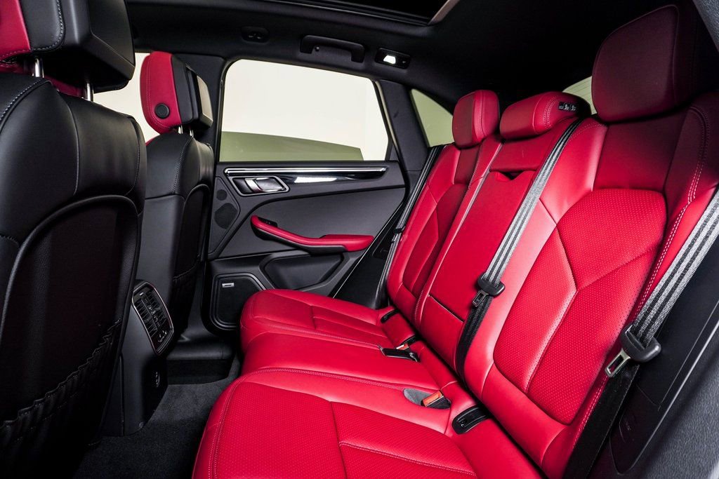 Certified 2025 Porsche Macan image 17