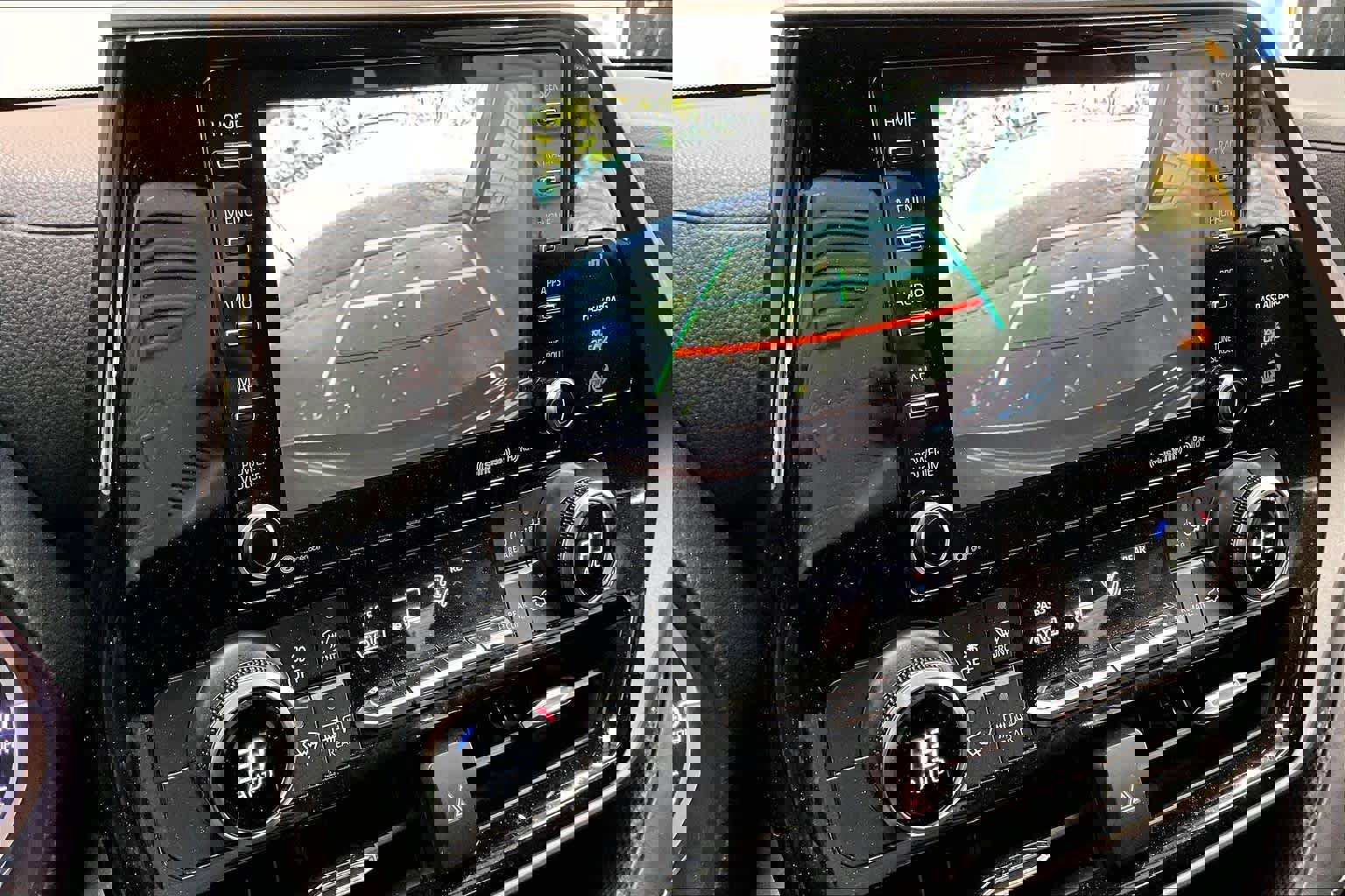 Used 2021 Toyota Highlander LE image 24