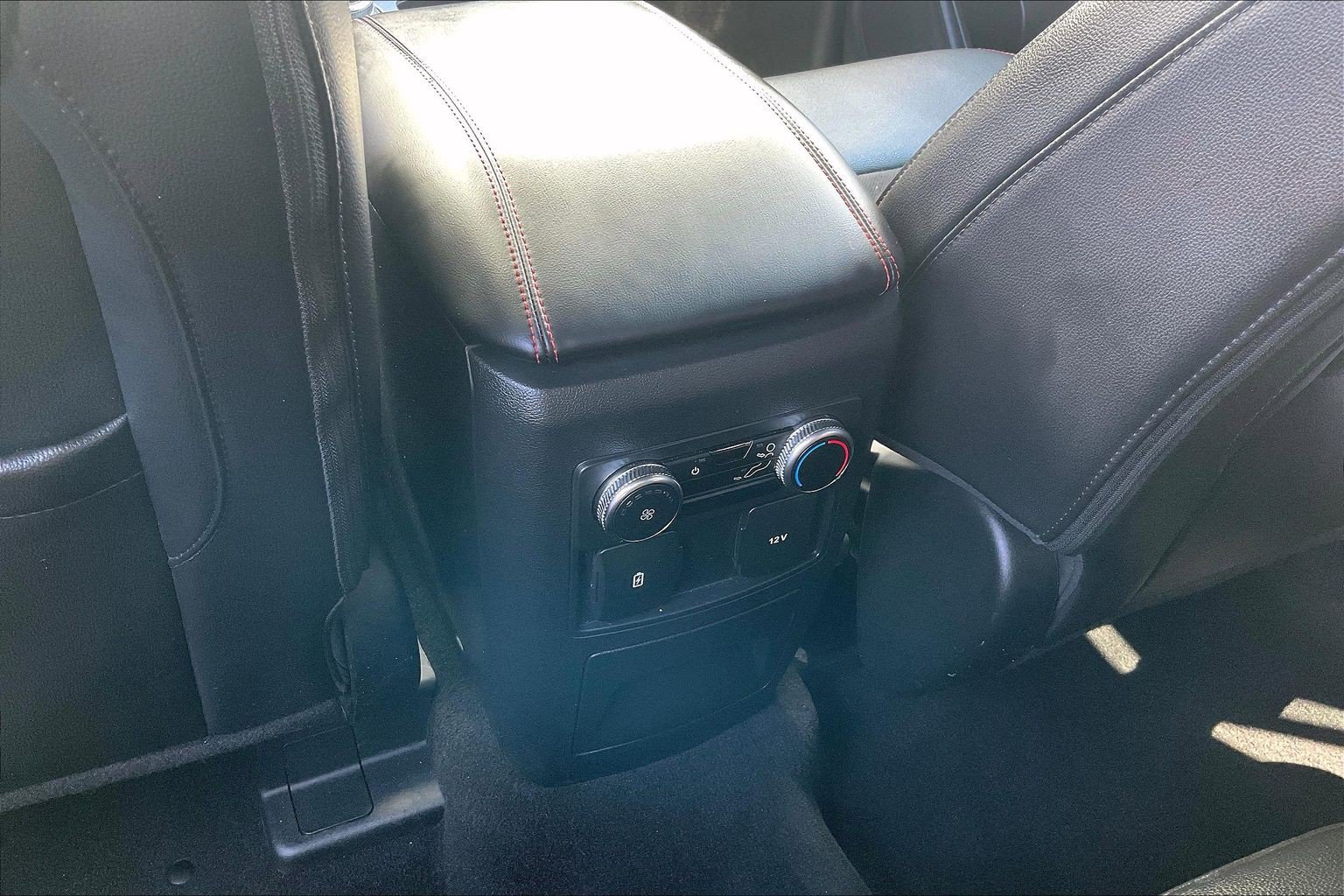 Used 2023 Ford Explorer ST-Line AWD/4WD image 40