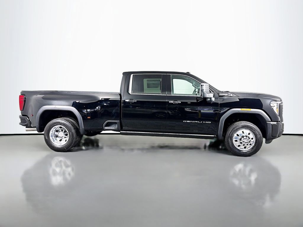 Used 2026 GMC Sierra 3500 Denali Ultimate image 9