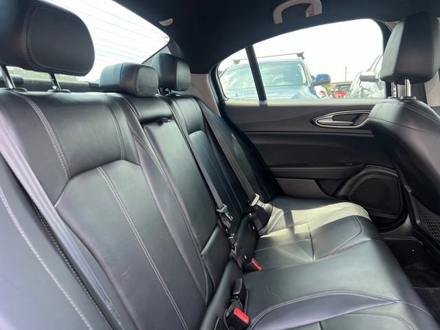 Used 2017 Alfa Romeo Giulia w/ Sport Appearance Package RWD image 20