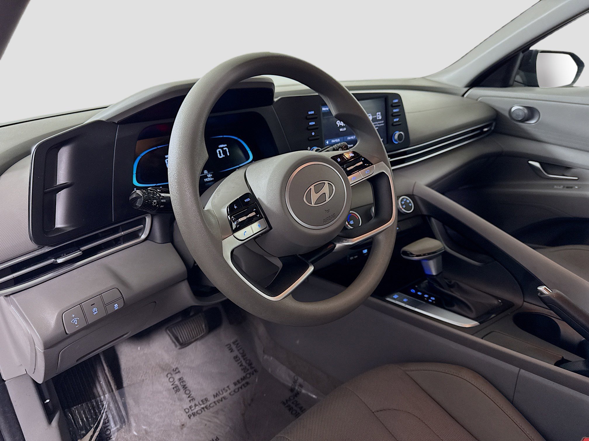 Used 2025 Hyundai Elantra SE image 22