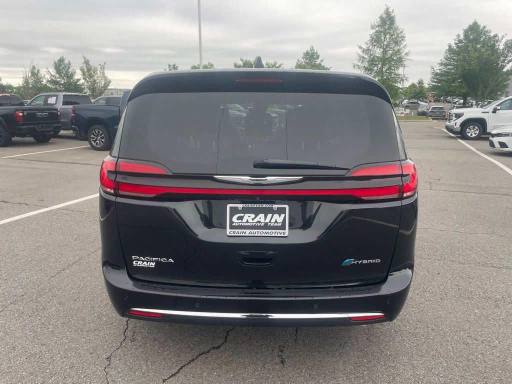 Used 2023 Chrysler Pacifica Touring-L FWD image 6