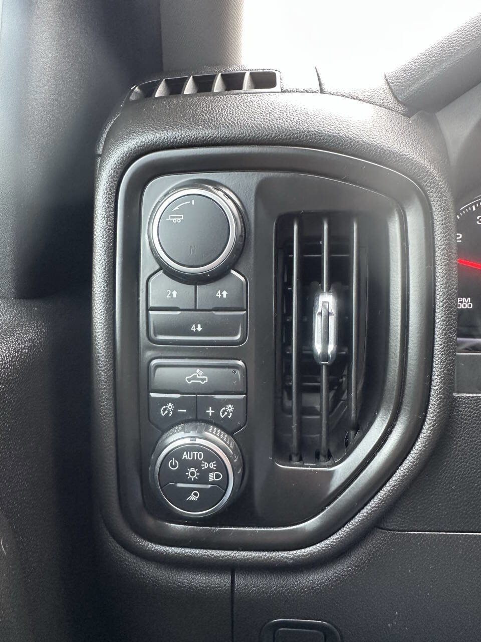 Used 2022 Chevrolet Silverado 2500 Custom w/ Custom Value Package image 25