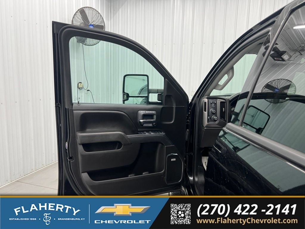 Used 2018 GMC Sierra 2500 SLT w/ Duramax Plus Package AWD/4WD image 8