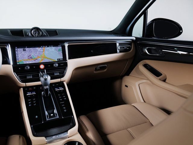 Certified 2026 Porsche Macan AWD/4WD image 19