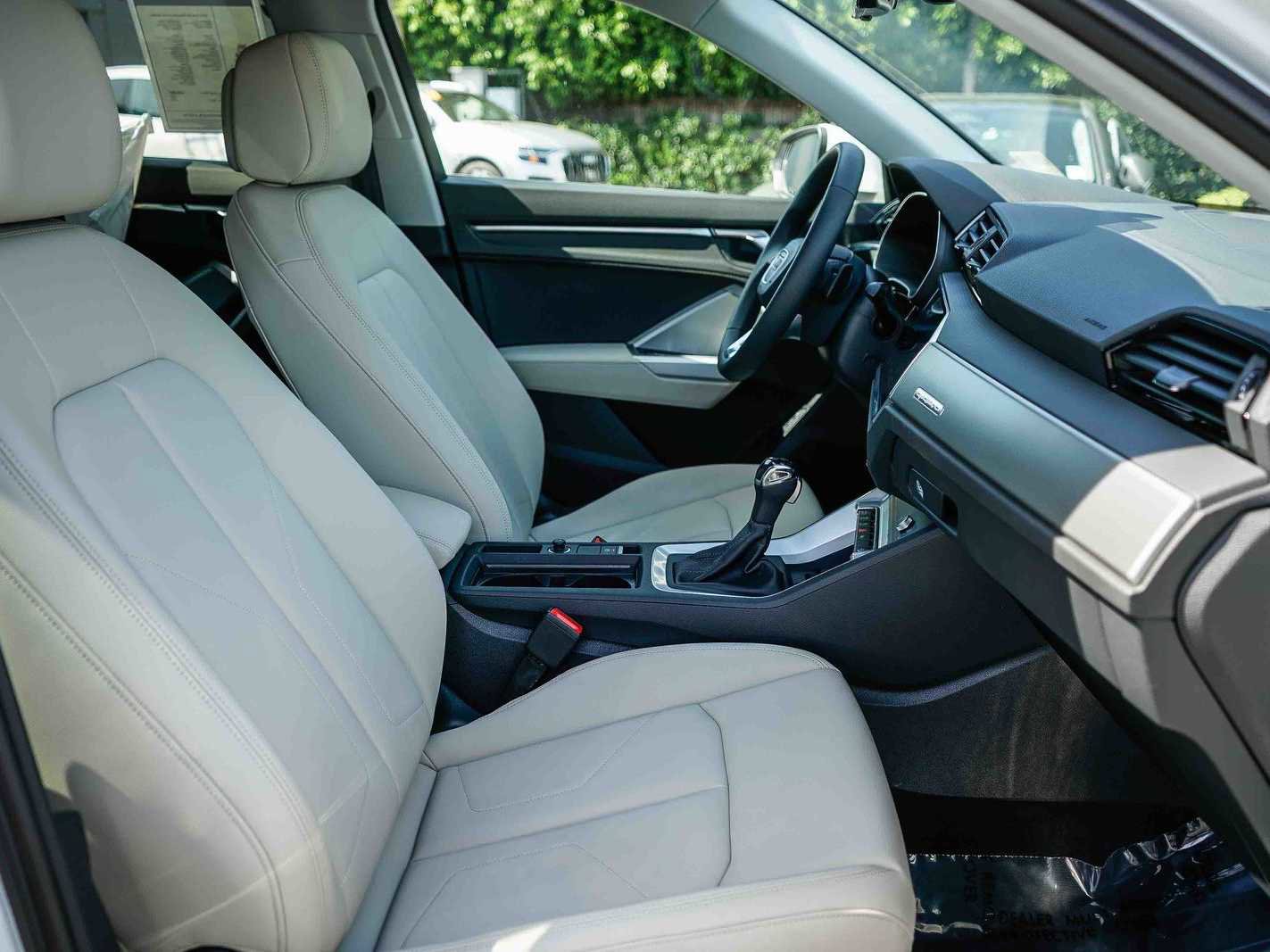 Used 2025 Audi Q3 2.0T Premium w/ Convenience Package image 16