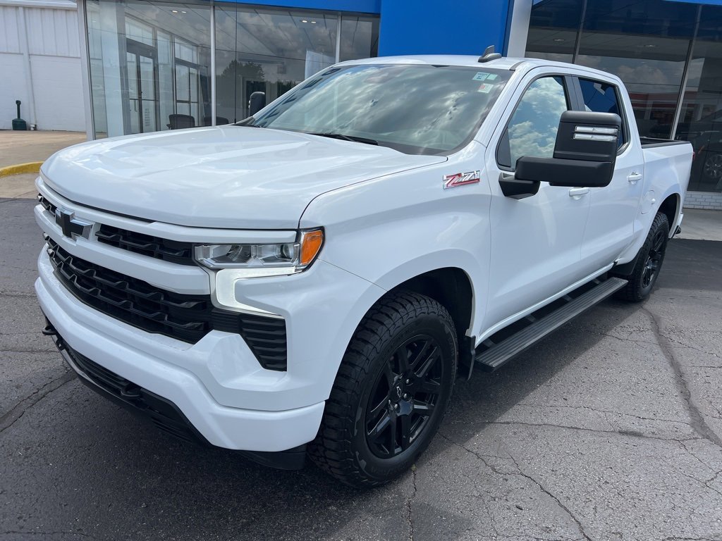 Used 2024 Chevrolet Silverado 1500 RST image 2
