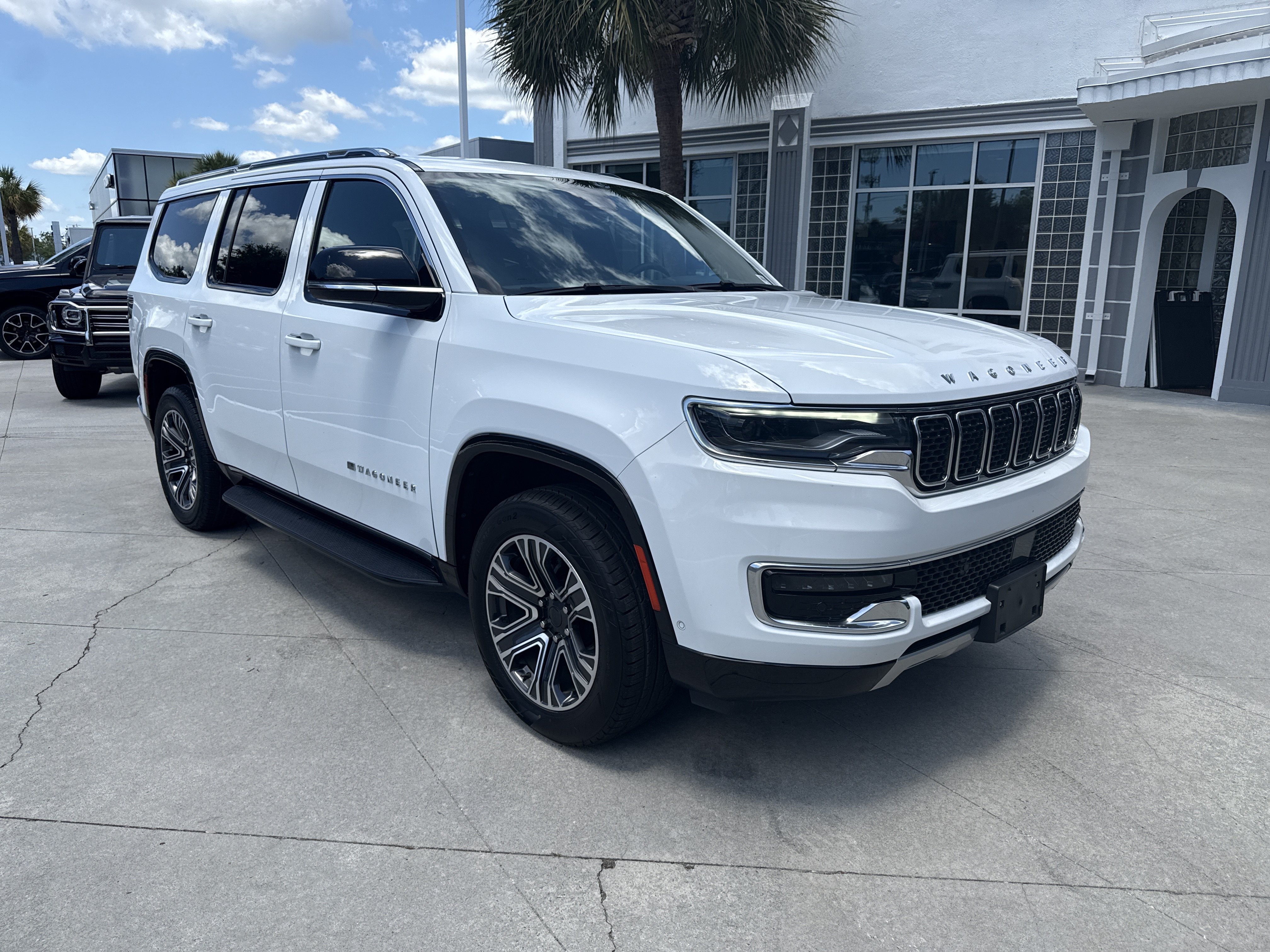 Used 2024 Jeep Wagoneer Series II w/ Flexible Seating Group RWD image 2
