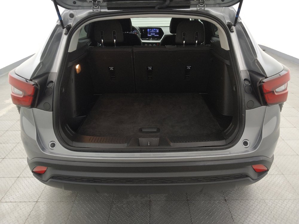 Used 2025 Chevrolet Trax LS FWD image 29