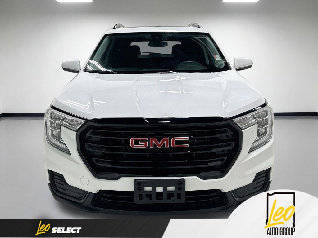 Used 2022 GMC Terrain SLE w/ GMC Pro Grade Package AWD/4WD image 2