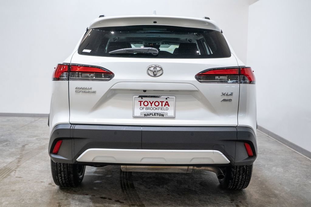Used 2023 Toyota Corolla Cross XLE w/ Convenience Package image 6