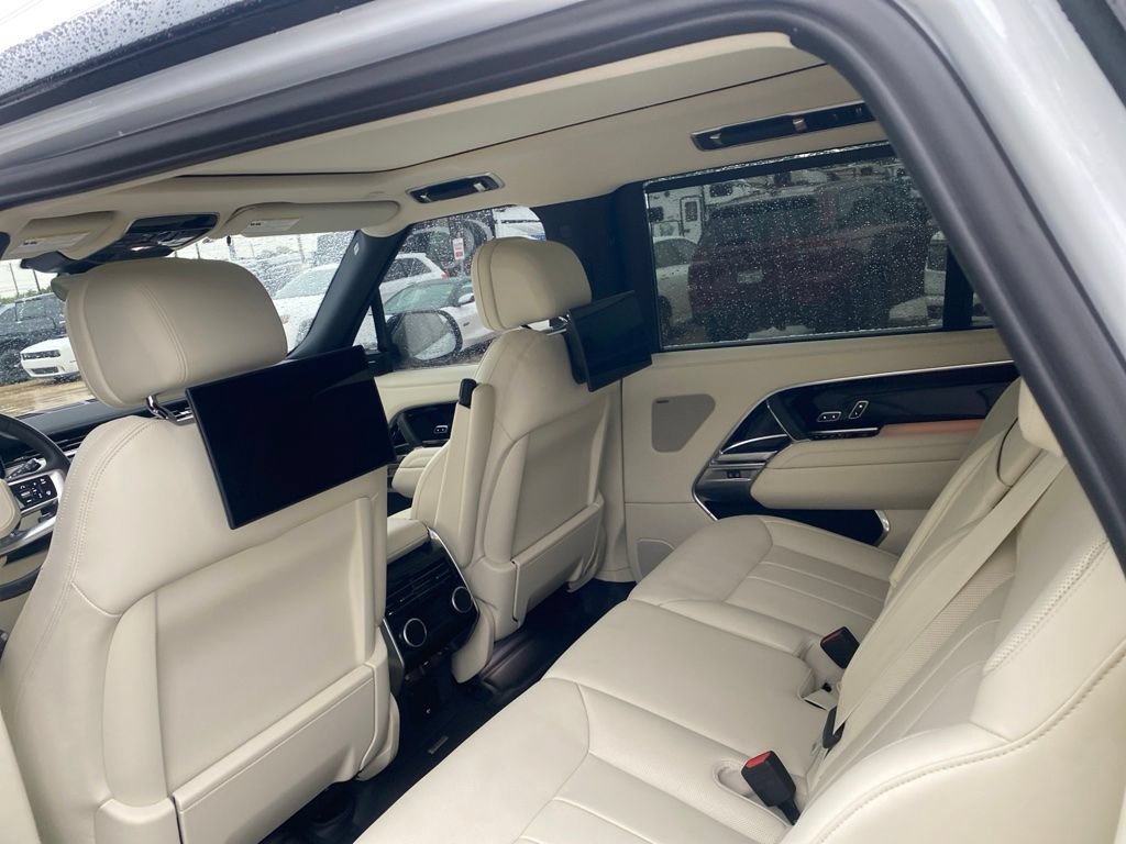 Used 2025 Land Rover Range Rover Long Wheelbase SE AWD/4WD image 17