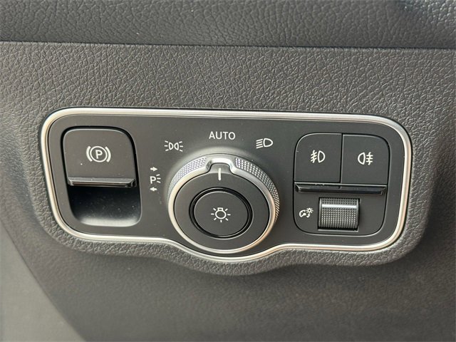 New 2024 Mercedes-Benz GLB 250 image 17