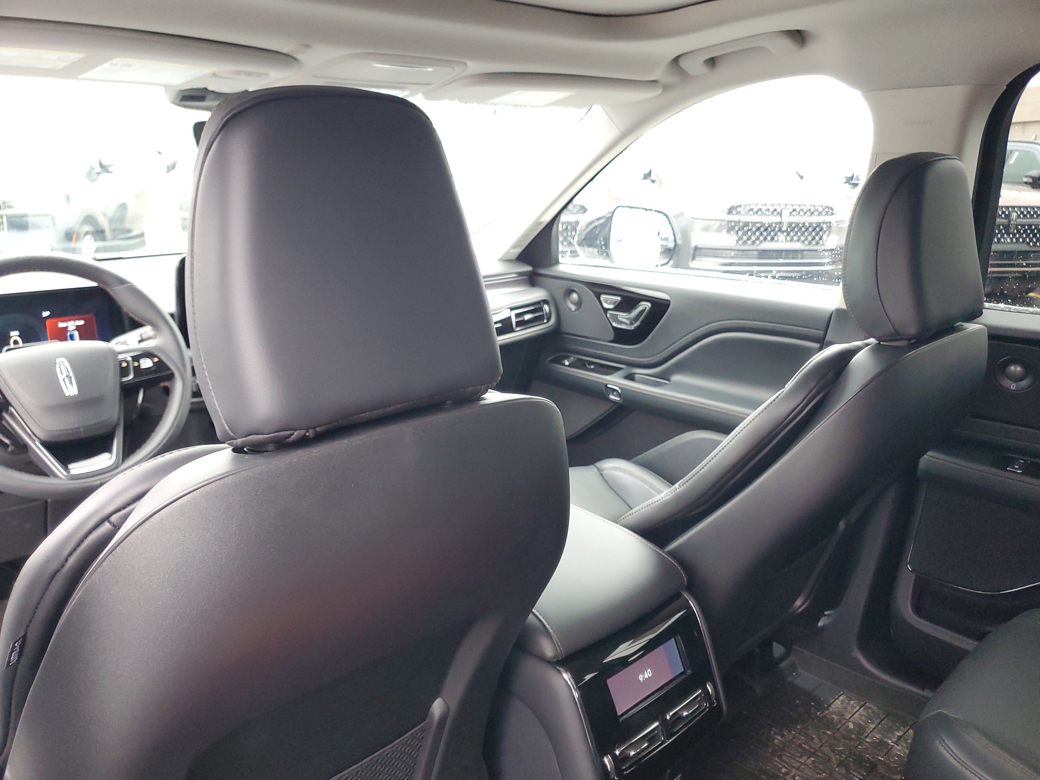 New 2025 Lincoln Aviator AWD w/ Equipment Group 101A image 24