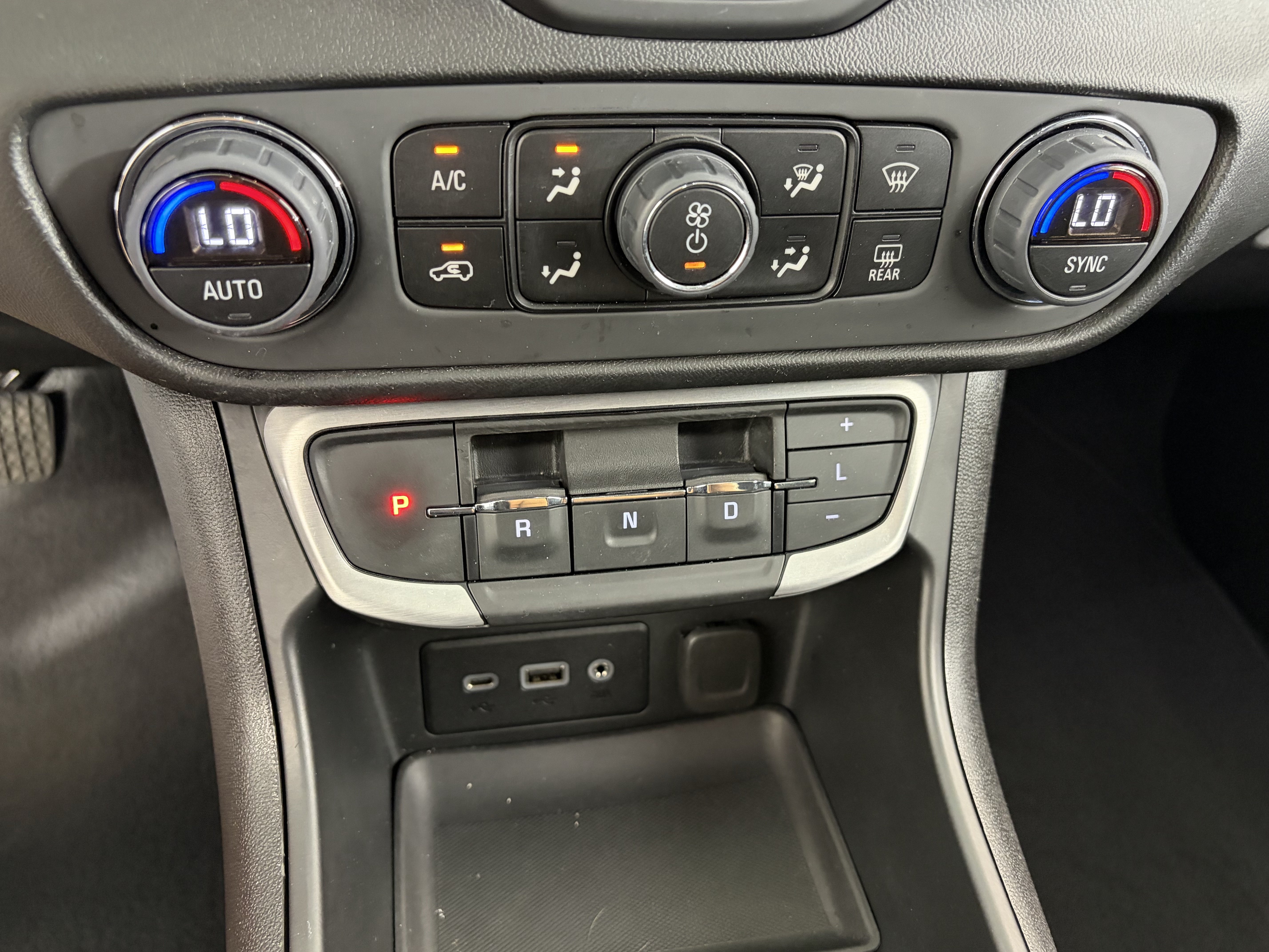 Used 2023 GMC Terrain SLE w/ Driver Convenience Package AWD/4WD image 24