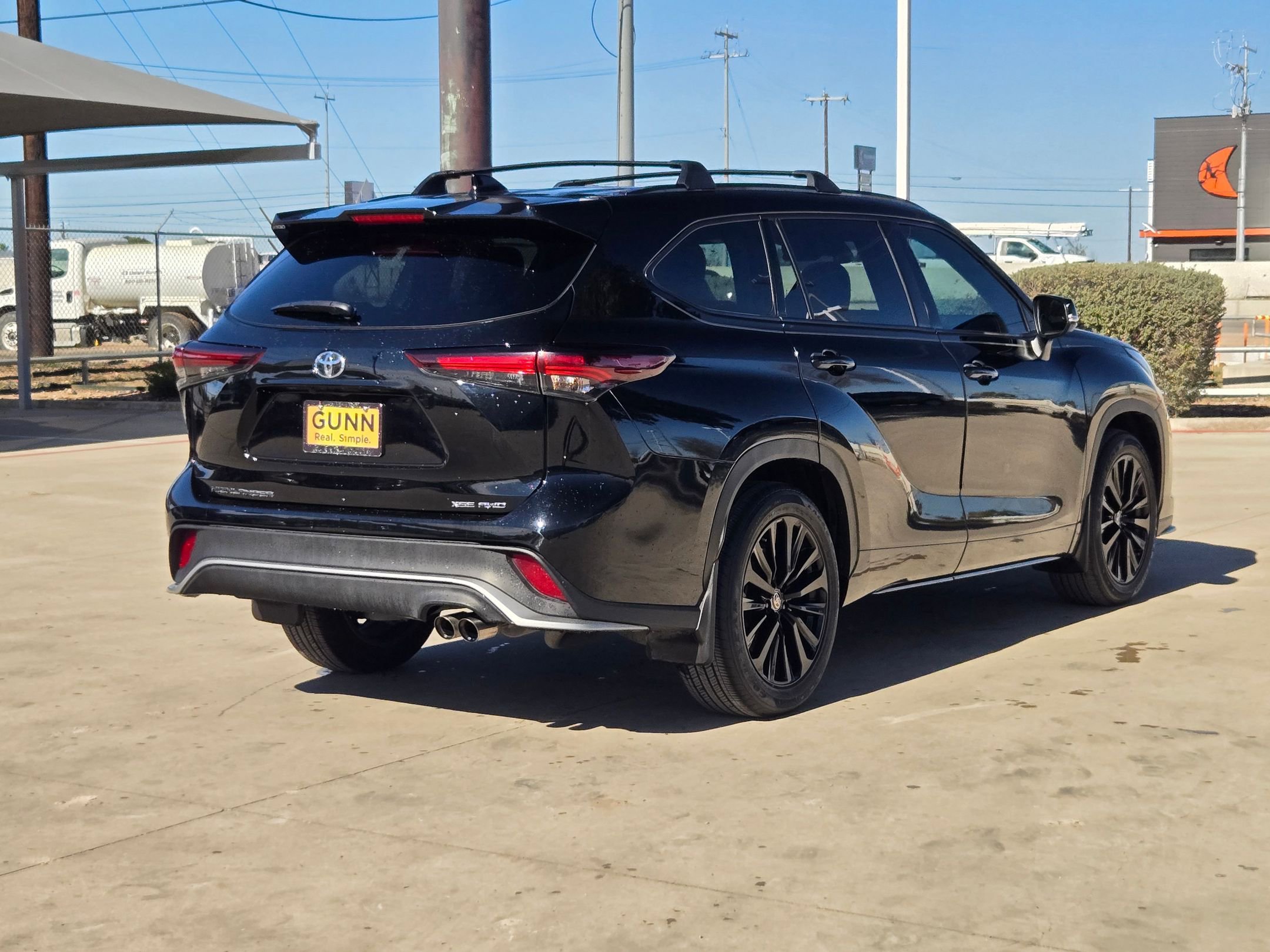 Used 2024 Toyota Highlander XSE image 3