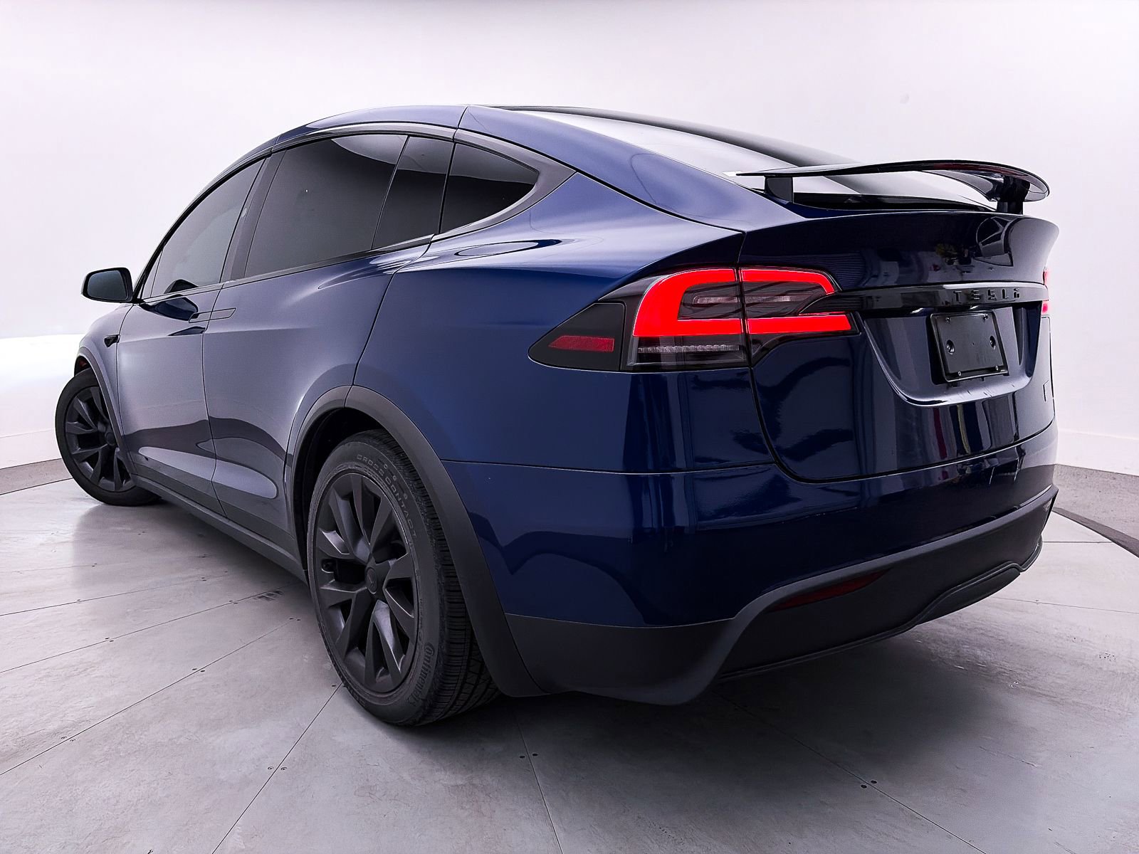 Used 2023 Tesla Model X Plaid image 2