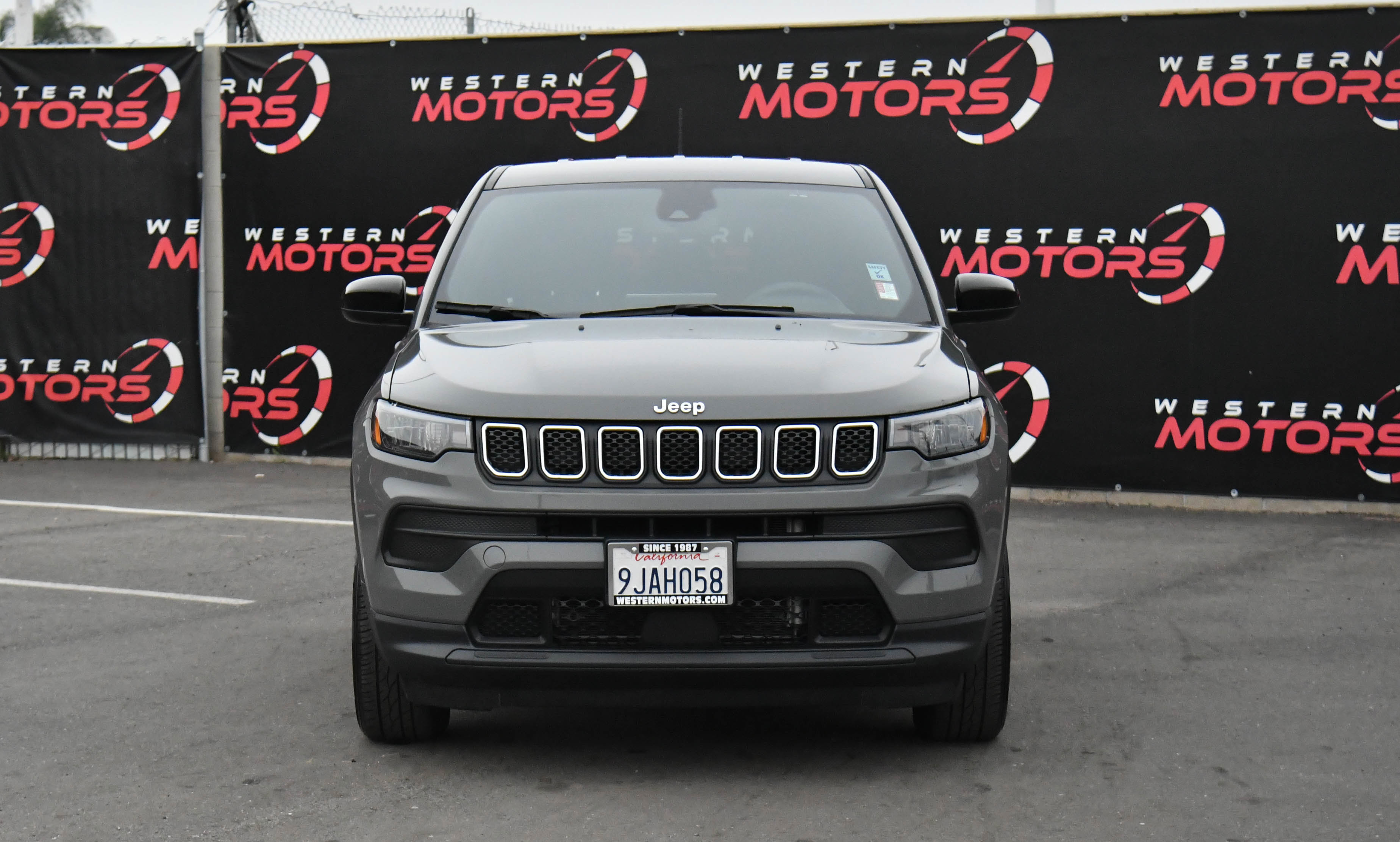 Used 2023 Jeep Compass Sport image 2