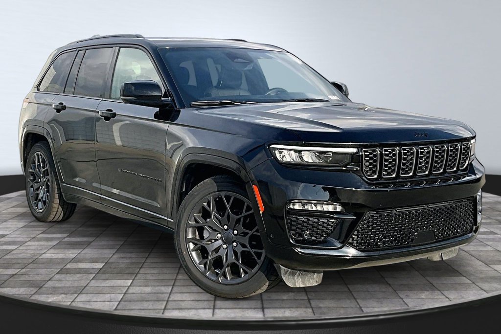 Used 2025 Jeep Grand Cherokee Summit w/ Obsidian Package AWD/4WD image 33