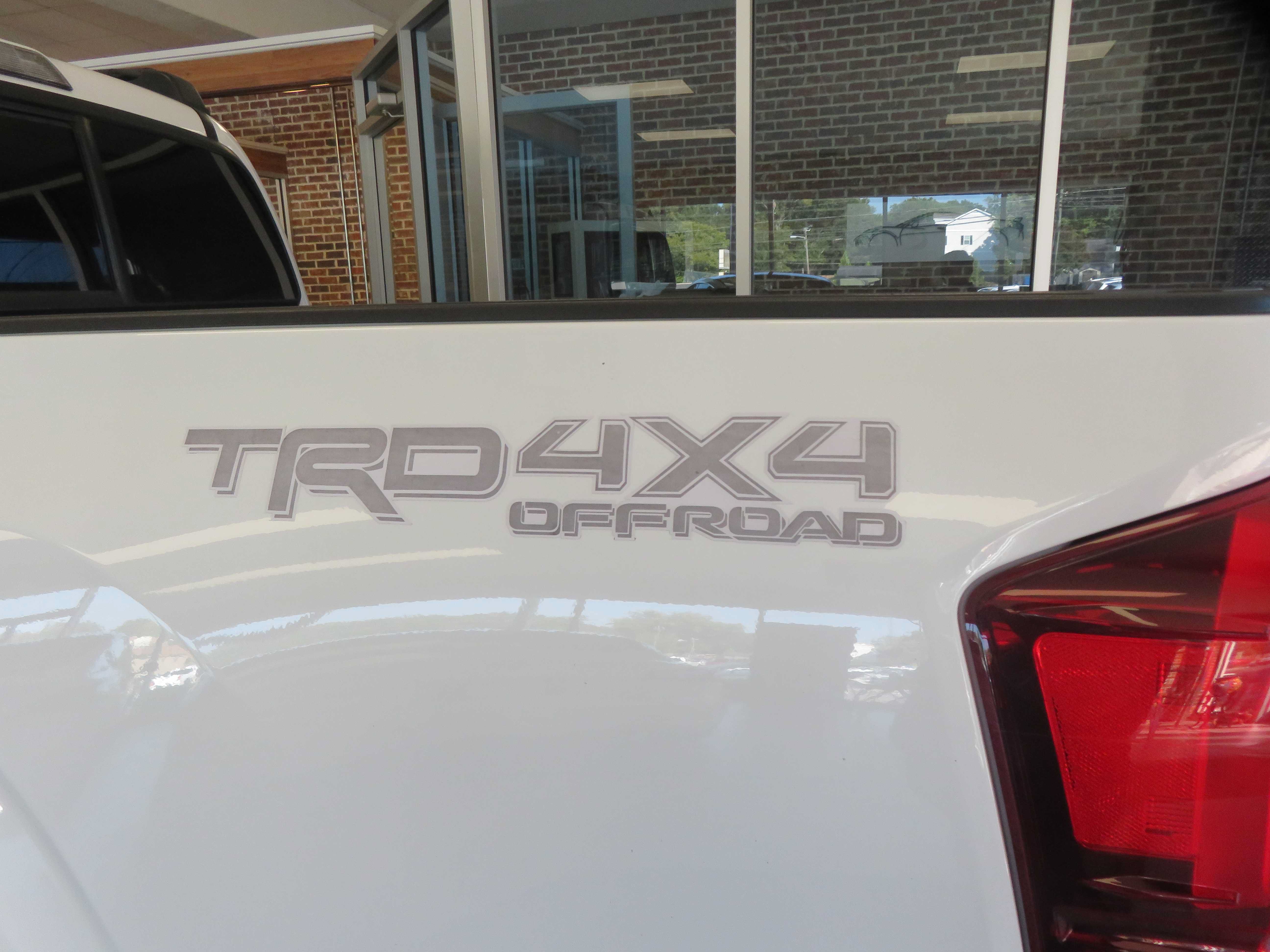 Used 2020 Toyota Tacoma SR AWD/4WD image 73