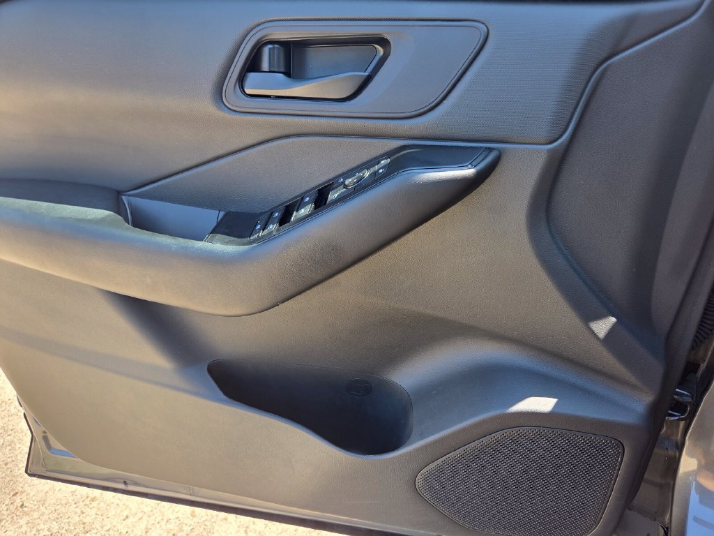 Used 2026 Nissan Rogue S FWD image 21