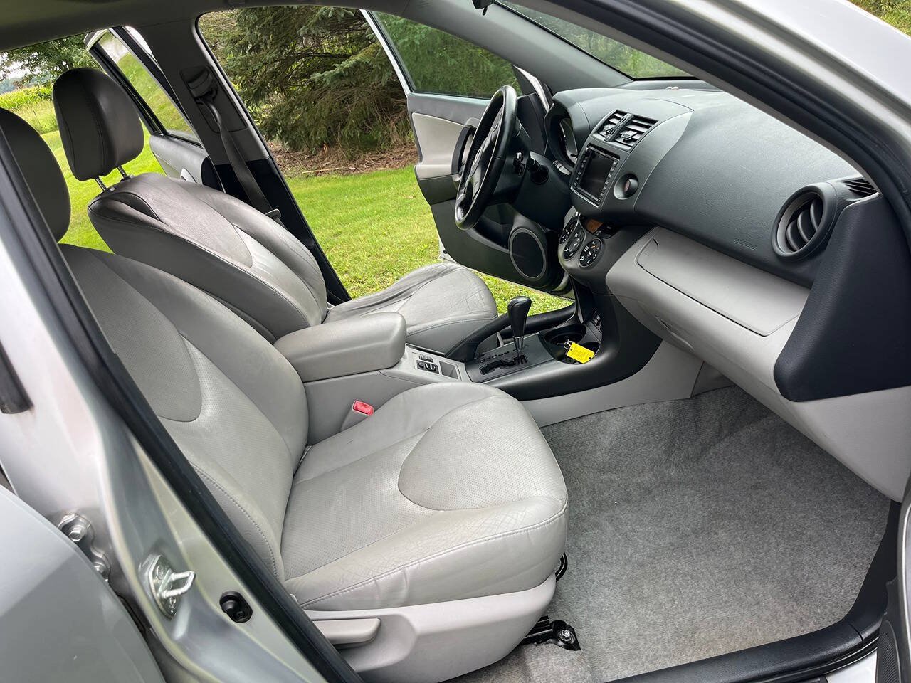 Used 2011 Toyota RAV4 Limited AWD/4WD image 5