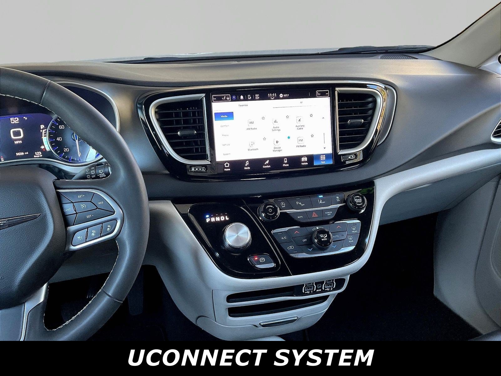 Used 2023 Chrysler Pacifica Touring-L FWD image 9