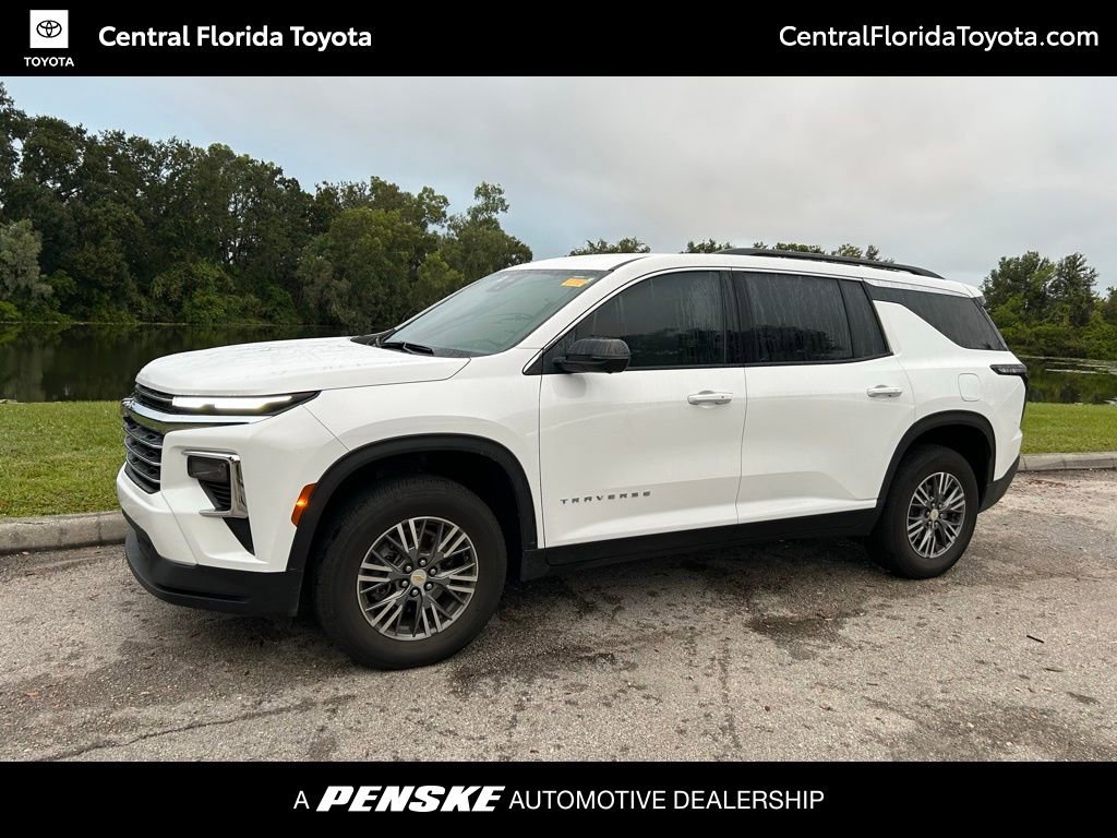 Used 2024 Chevrolet Traverse LT