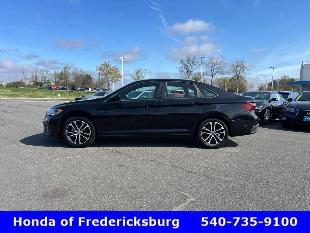 Used 2024 Volkswagen Jetta Sport image 5
