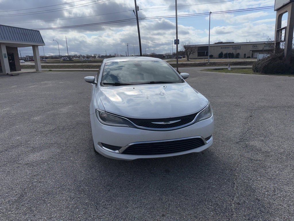 Used 2015 Chrysler 200 Limited w/ Convenience Group image 2