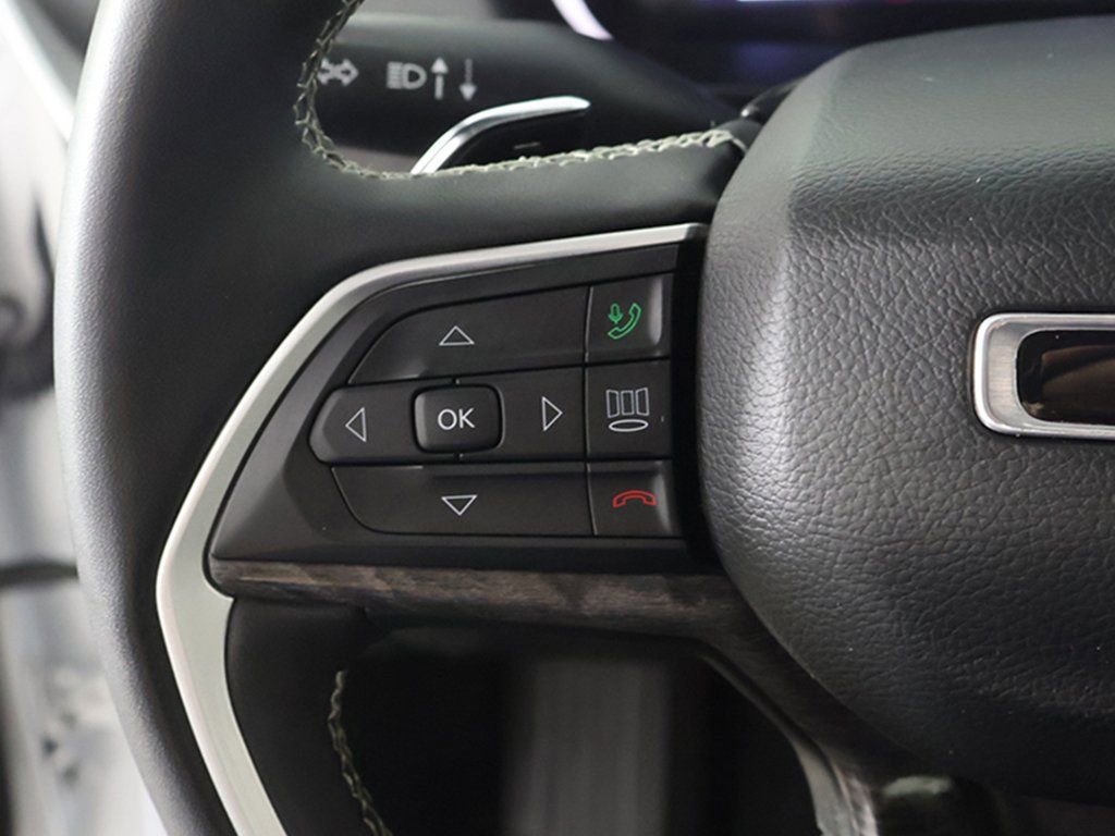 Used 2023 Jeep Grand Cherokee Limited w/ Luxury Tech Group II image 40