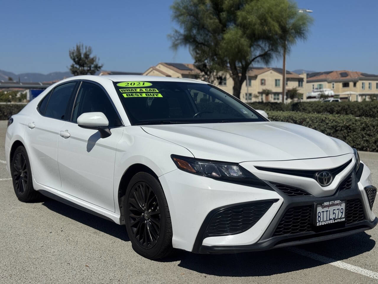 Used 2021 Toyota Camry SE image 1