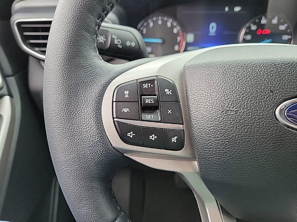 Used 2023 Ford Explorer XLT w/ Equipment Group 202A image 33