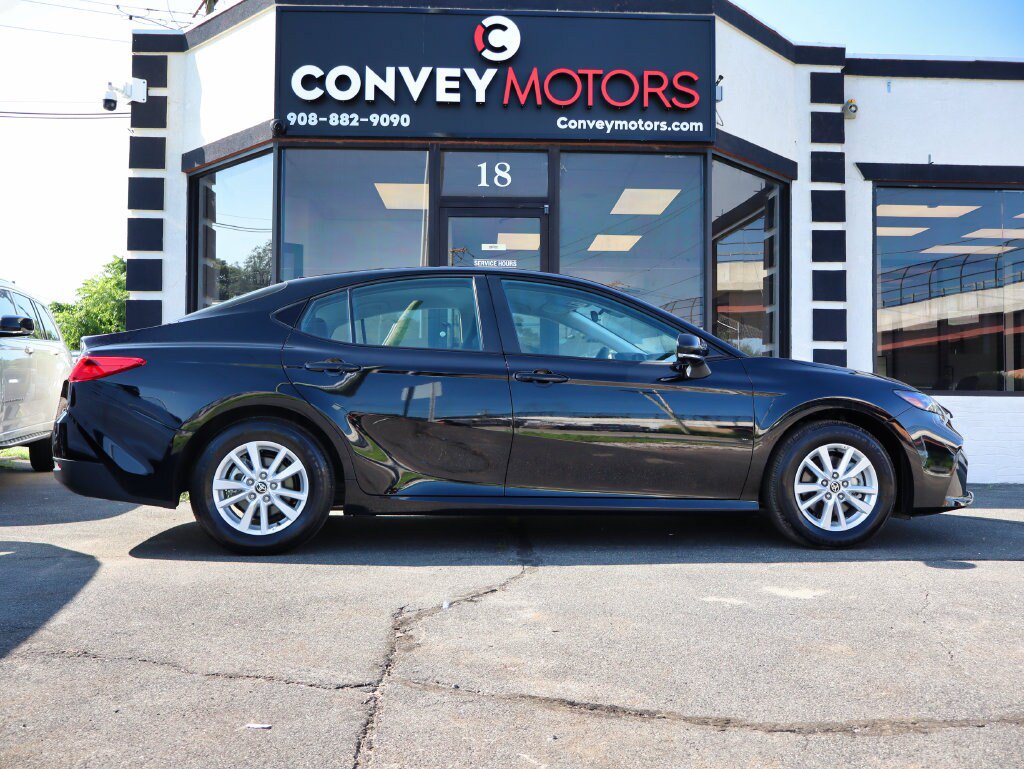 Used 2026 Toyota Camry LE FWD image 5