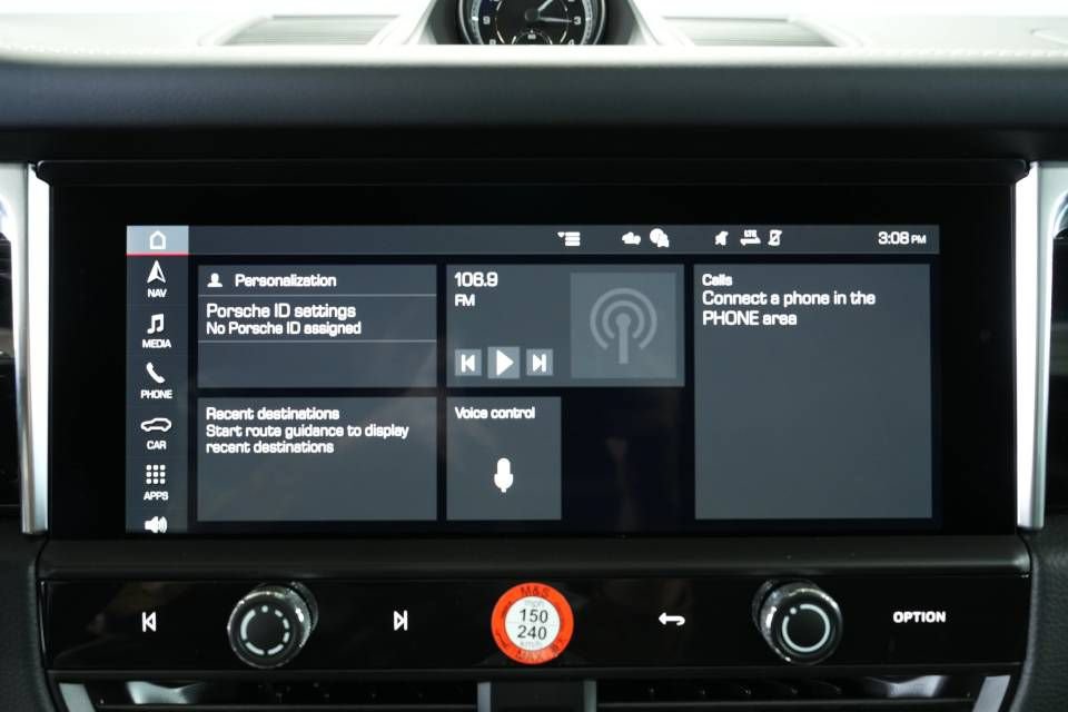 Certified 2025 Porsche Macan AWD/4WD image 17