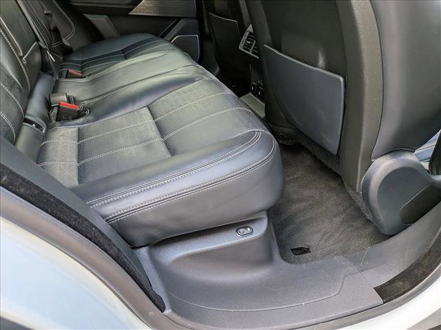 Used 2019 Land Rover Range Rover Velar R-Dynamic SE image 18