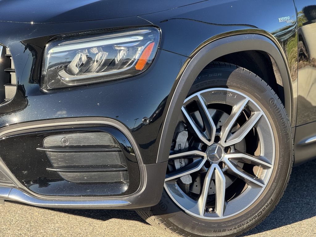 Certified 2025 Mercedes-Benz GLB 35 AMG 4MATIC image 4