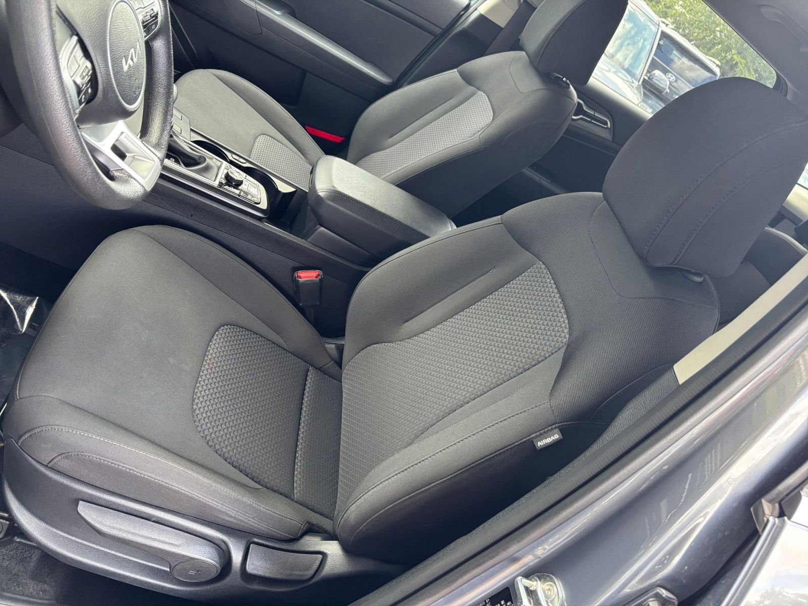 Used 2025 Kia Sportage LX FWD image 34