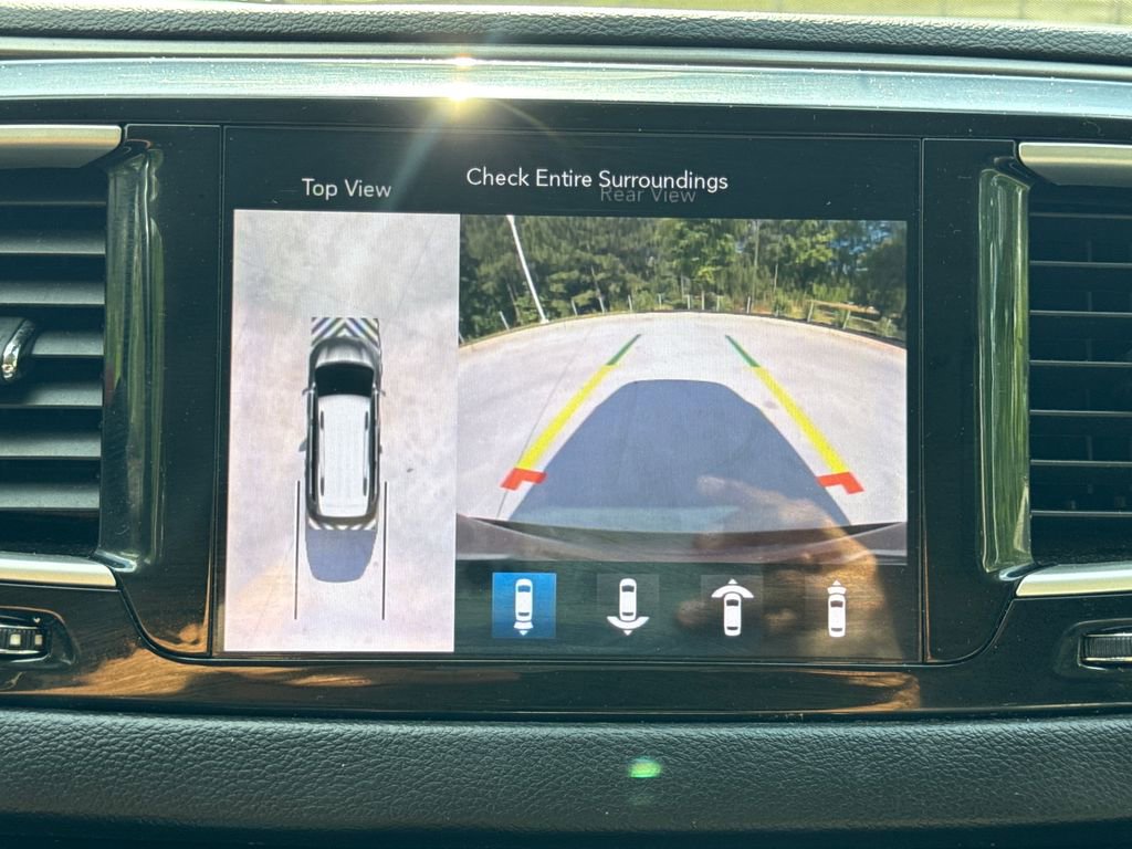 Used 2020 Chrysler Pacifica Touring-L Plus w/ Tire & Wheel Group image 25