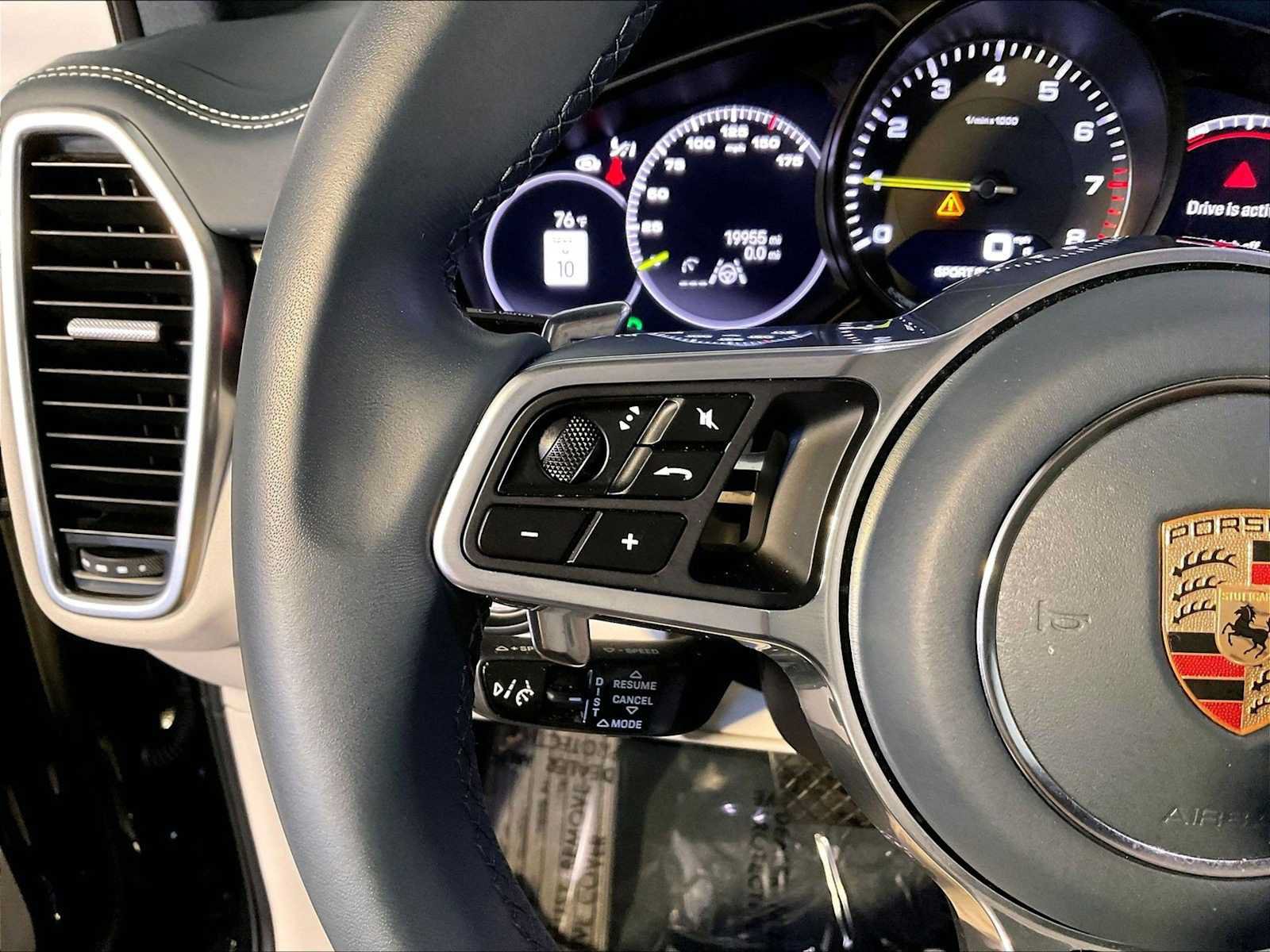 Certified 2023 Porsche Cayenne AWD/4WD image 27