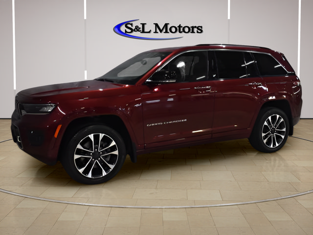 Used 2022 Jeep Grand Cherokee Overland w/ Luxury Tech Group IV AWD/4WD image 3