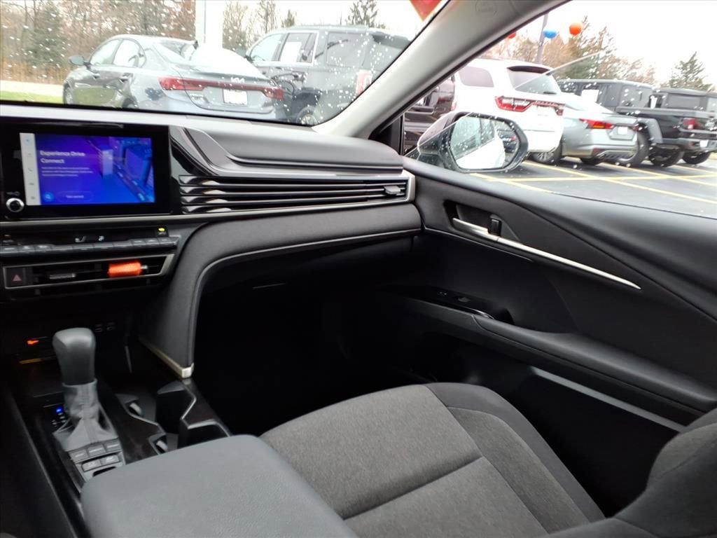 Used 2025 Toyota Camry LE image 21