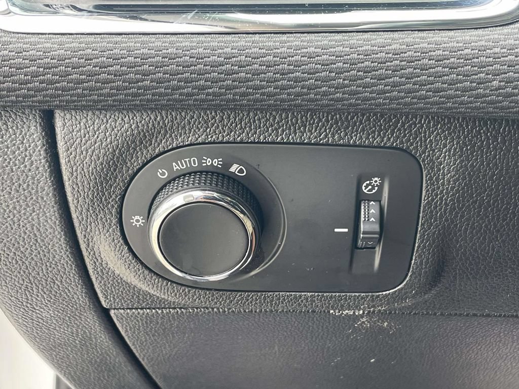 Used 2019 Chevrolet Cruze LT w/ Convenience Package FWD image 19