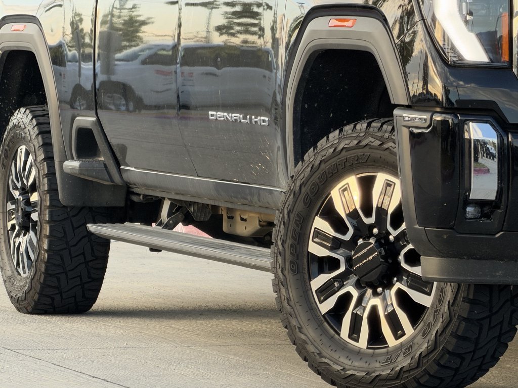 Used 2024 GMC Sierra 2500 Denali w/ Denali Reserve Package AWD/4WD image 3