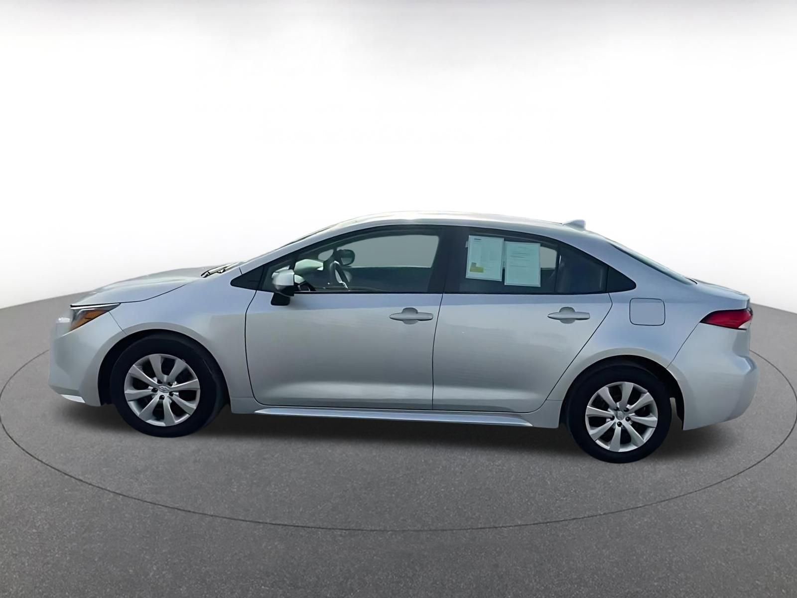 Used 2025 Toyota Corolla LE image 9