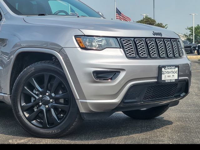 Used 2020 Jeep Grand Cherokee Altitude AWD/4WD image 3