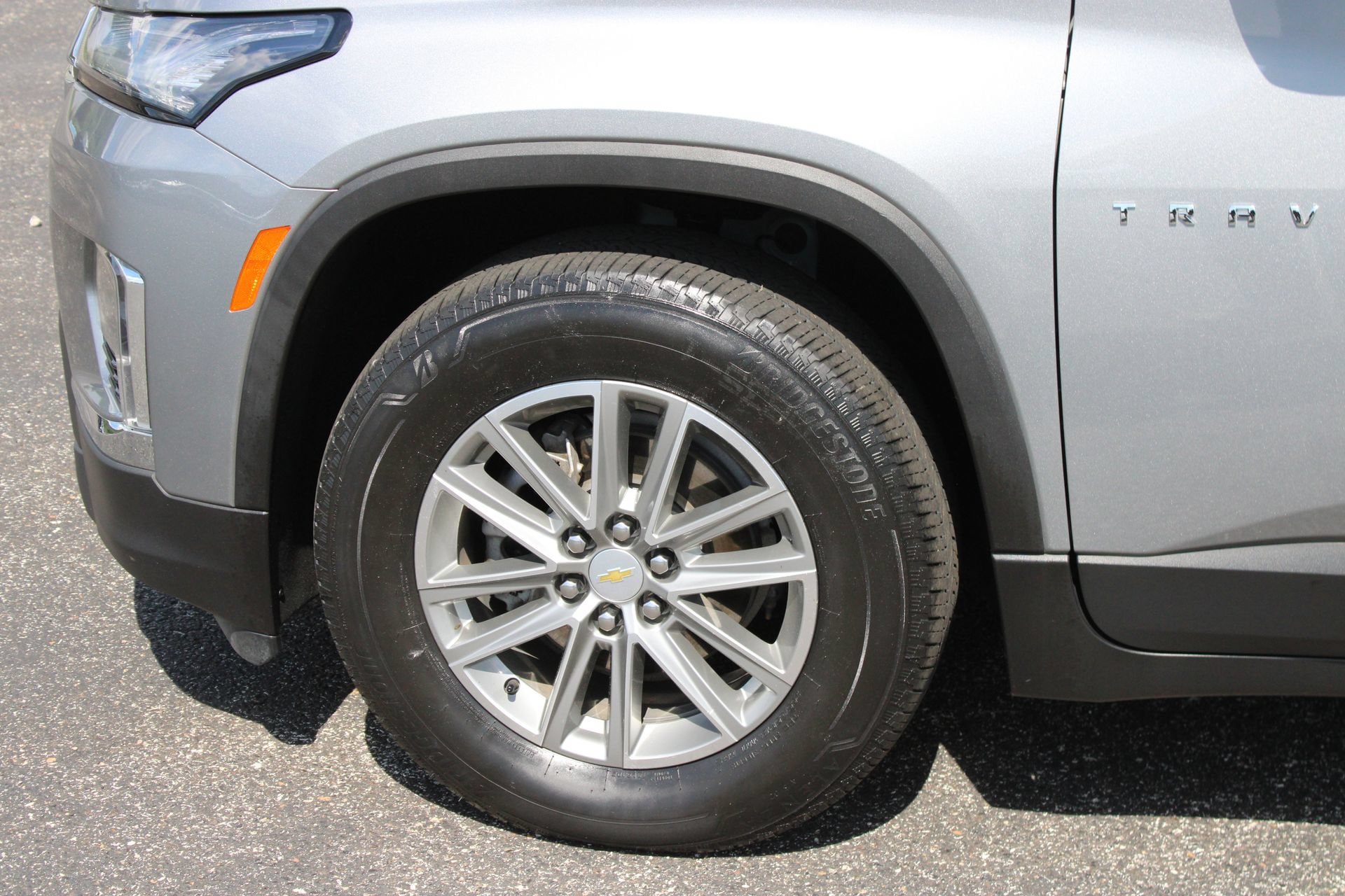 Used 2023 Chevrolet Traverse LT FWD image 11